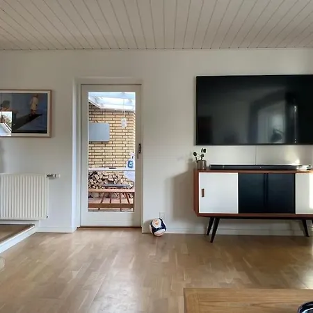 Bolig Med Sommerhusvibes, 80 Meter Fra Badesø Villaer *