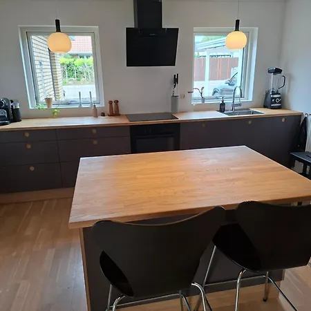Bolig Med Sommerhusvibes, 80 Meter Fra Badesø Villaer *