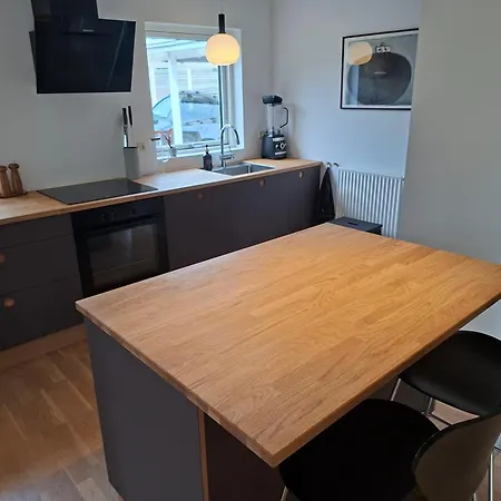 Villaer Bolig Med Sommerhusvibes, 80 Meter Fra Badesø *