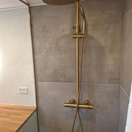 Villaer Bolig Med Sommerhusvibes, 80 Meter Fra Badesø